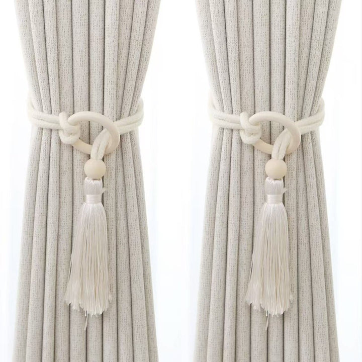 Elegant curtain tieback with tassels Bowlift