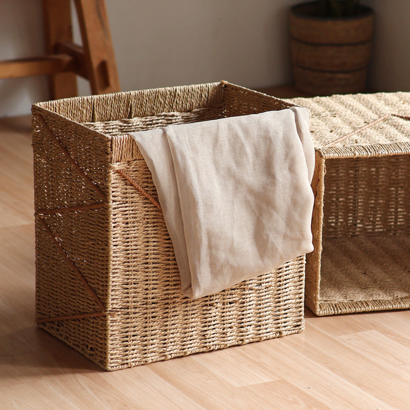 Storage basket made of braided rattan Bowlift