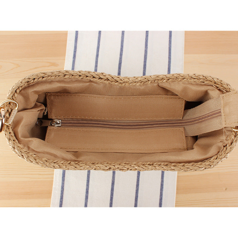 Stylish handbag made of woven natural material with exclusive chain accents Bowlift