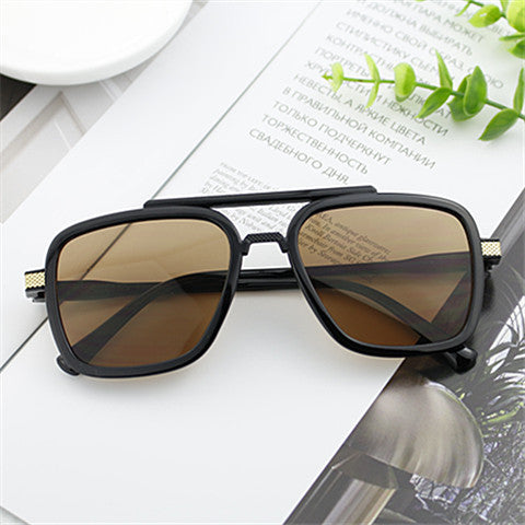 Ladies modern sunglasses with square frame Bowlift