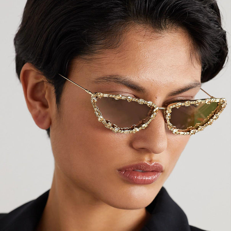 Ladies elegant Cat-Eye sunglasses with glamorous stone setting Bowlift