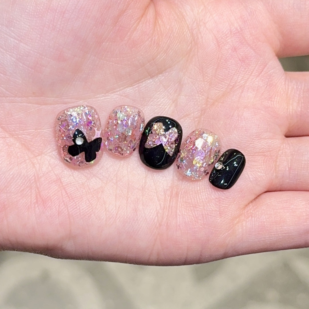 Artificial nails with glitter and bow accents Bowlift