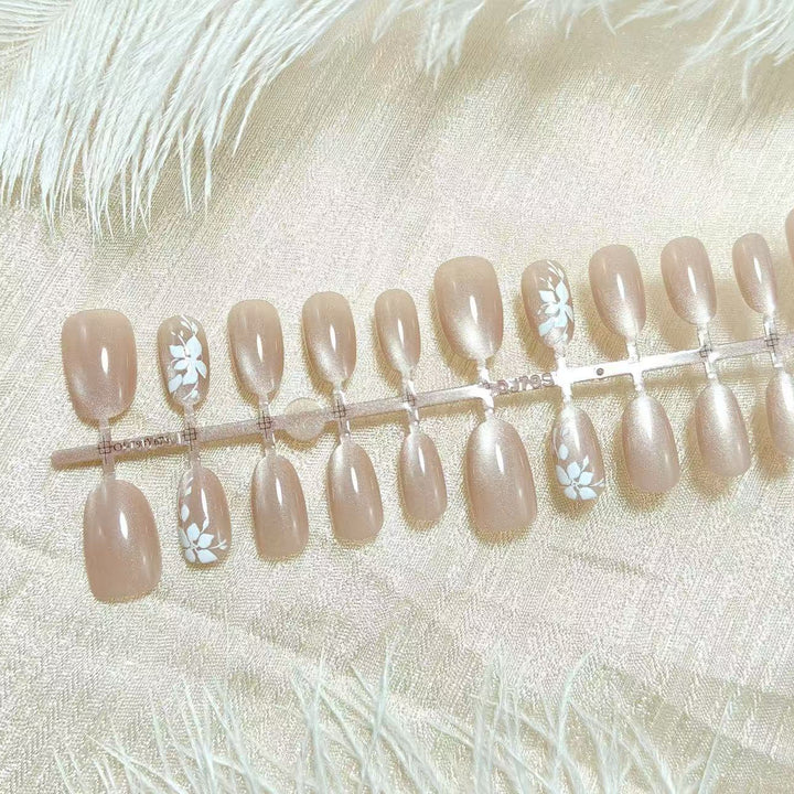 Decorative artificial nails with festive motifs Bowlift
