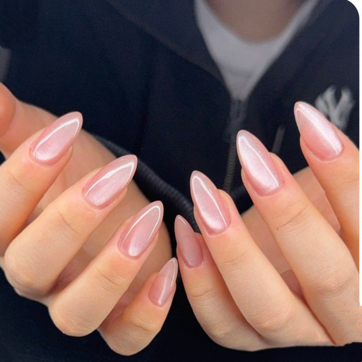 Artificial nails with elegant mirror shine Bowlift