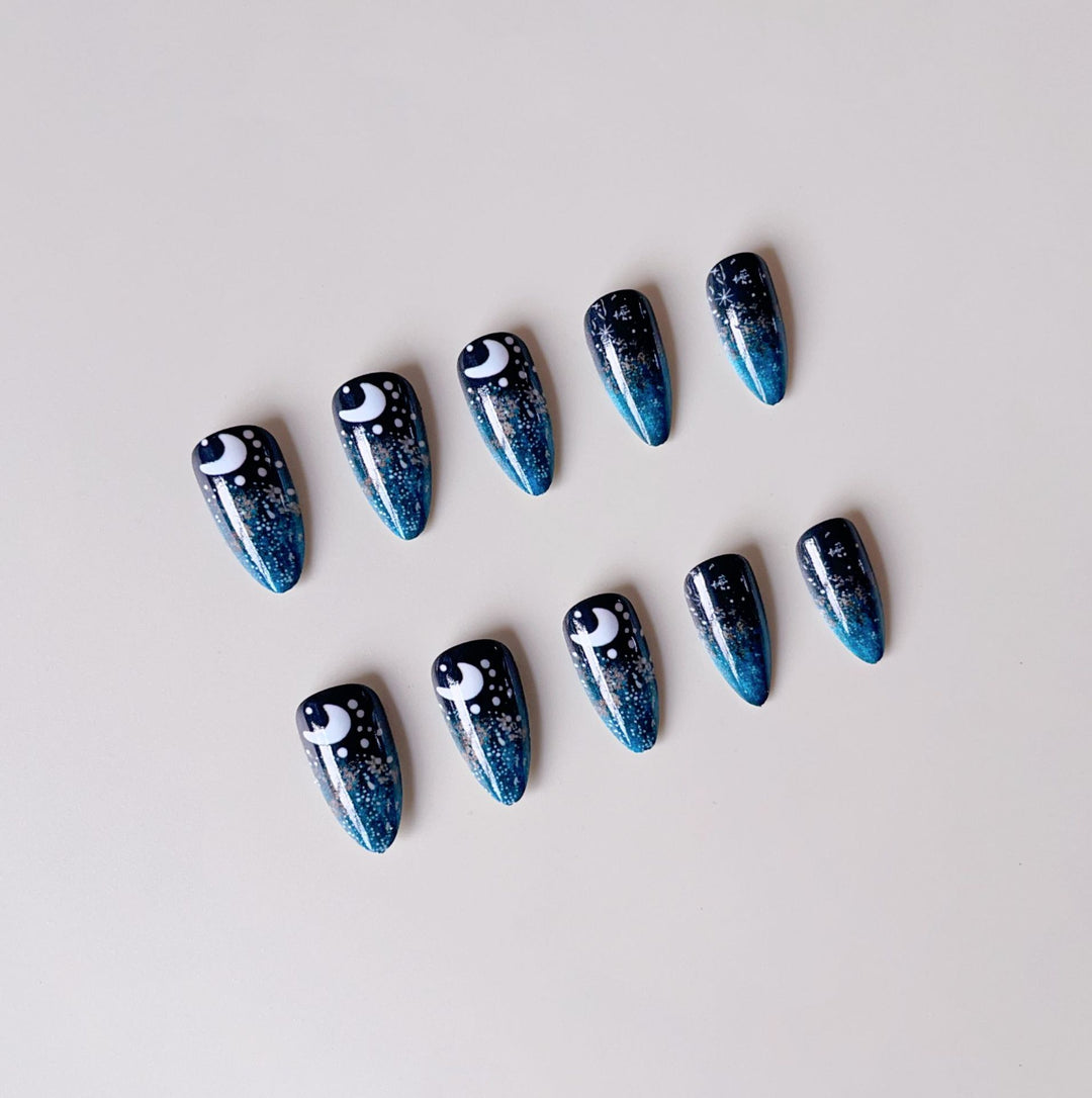 Glamorous artificial nails with sparkling star and moon motifs Bowlift