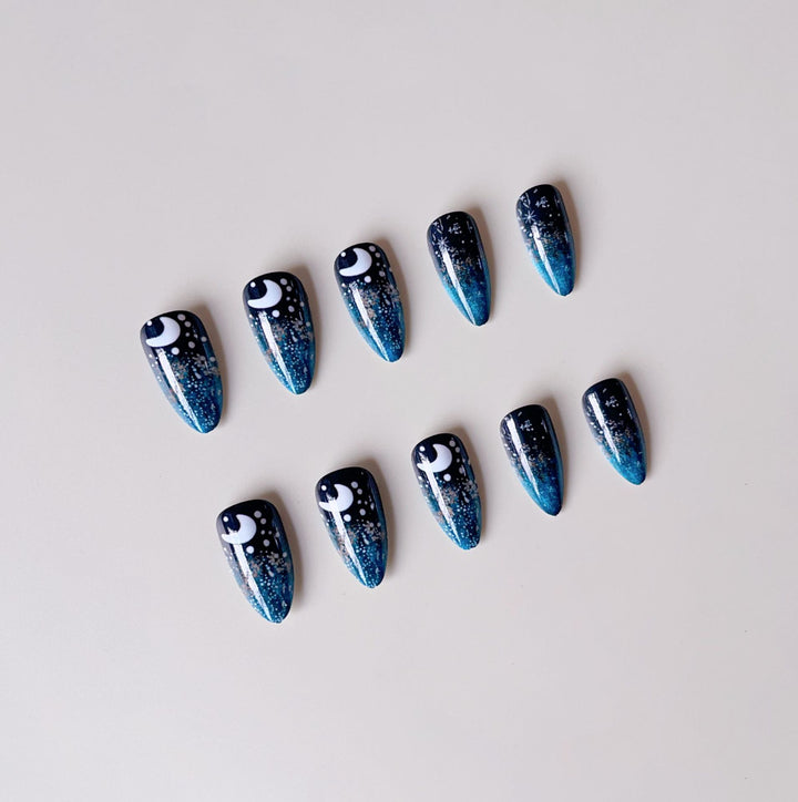 Glamorous artificial nails with sparkling star and moon motifs Bowlift