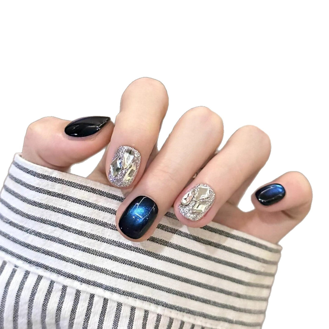 Creative artificial nails with shimmering effects Bowlift