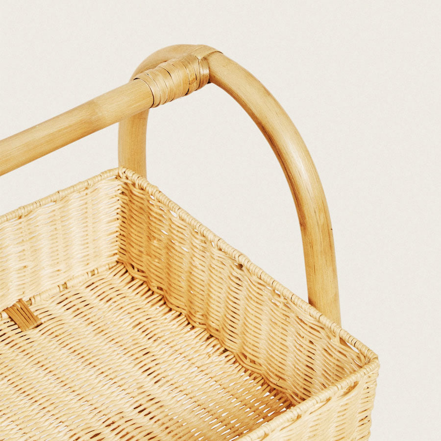 Multifunctional shelf with woven baskets Bowlift