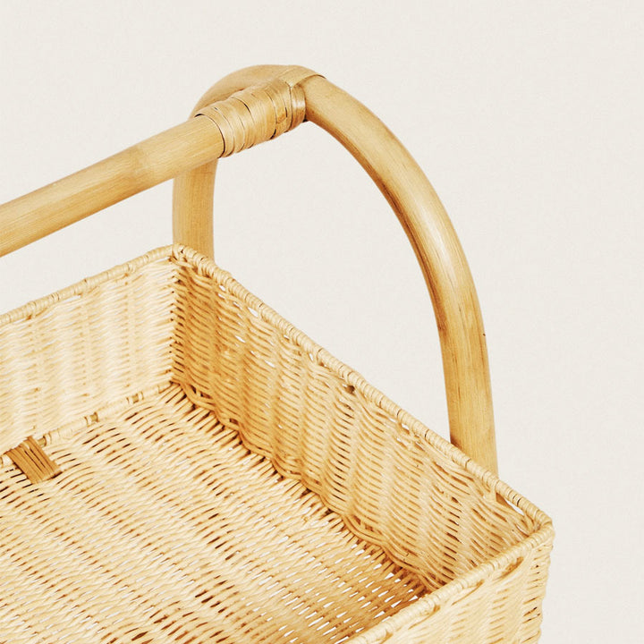 Multifunctional shelf with woven baskets Bowlift