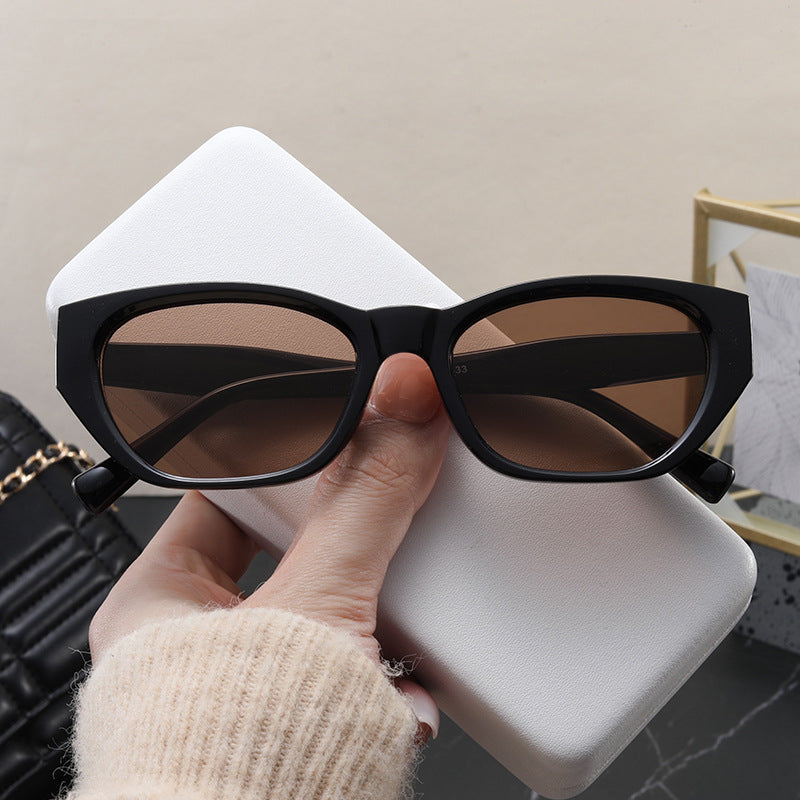 Ladies Cat-Eye Sunglasses with Stylish Frame and UV Protection Bowlift