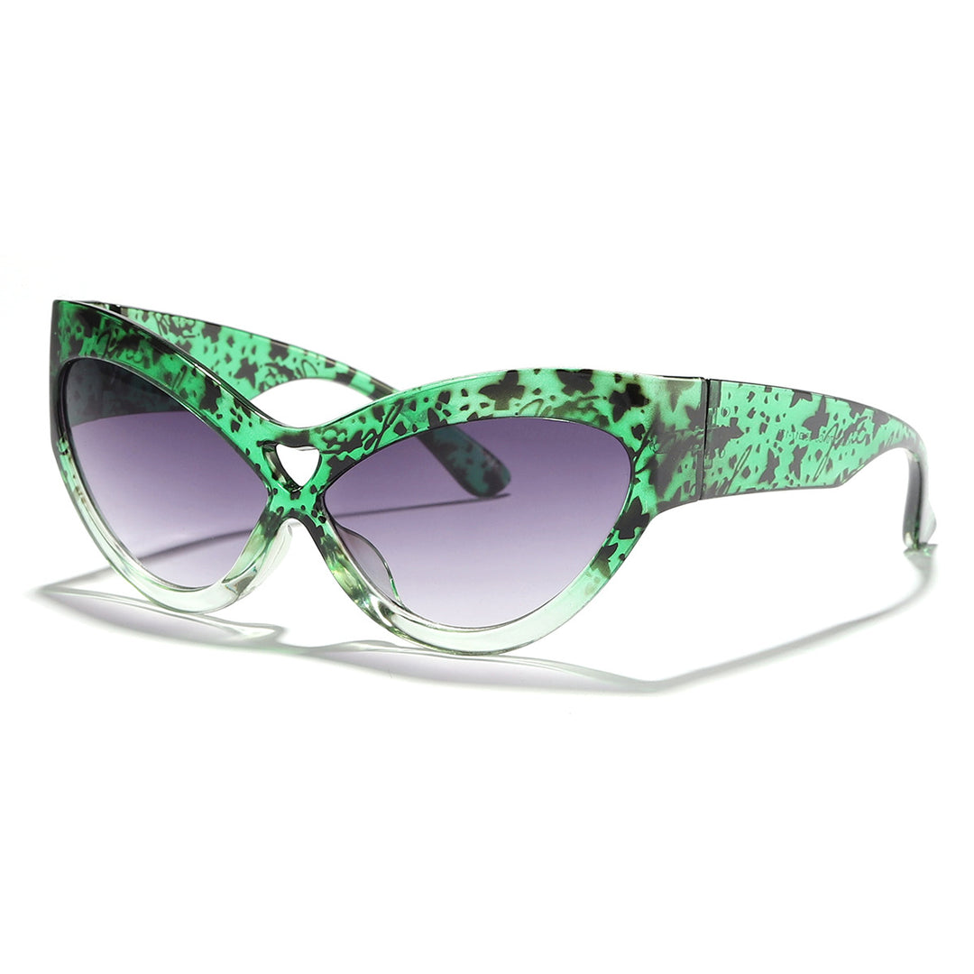 Women striking sunglasses in trendy leopard pattern Bowlift