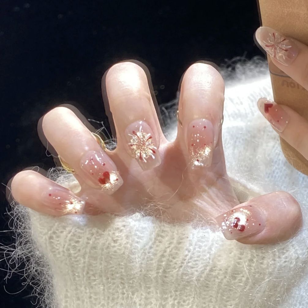 Artificial nails in romantic heart and star design Bowlift