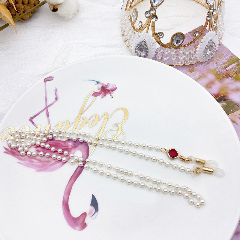 Elegant pearl necklace with golden accents Bowlift