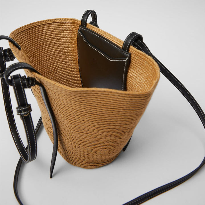 Generous basket bag with elegant leather accents Bowlift