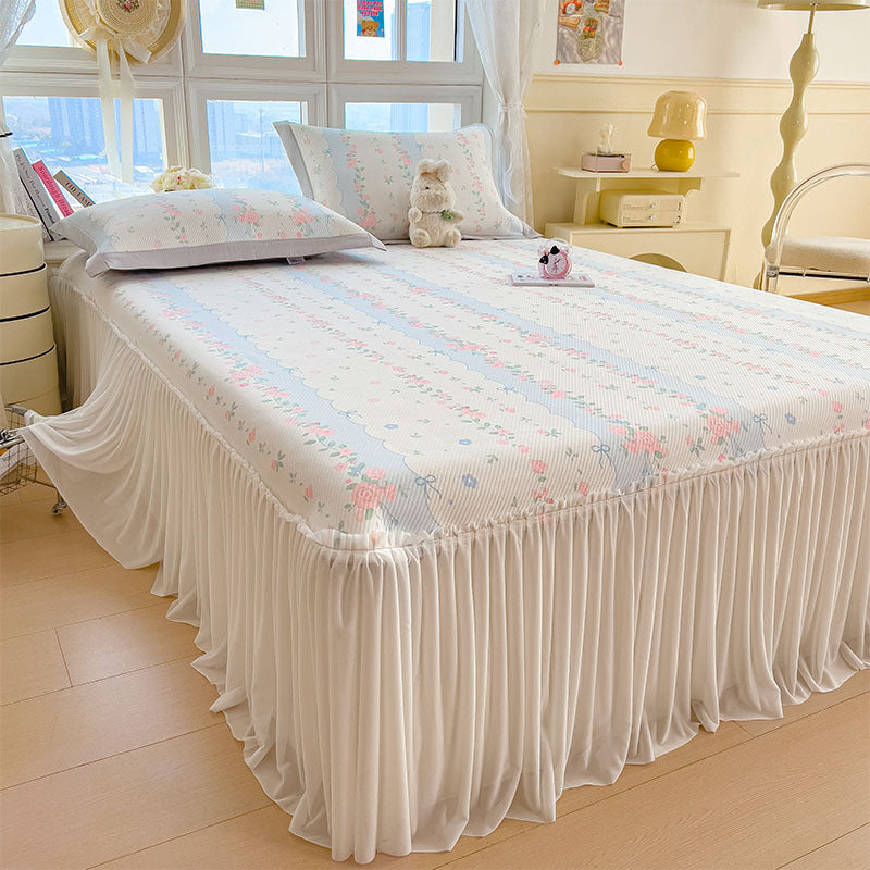 Women's elegant and decorative bedding throw set with cheerful floral pattern Bowlift