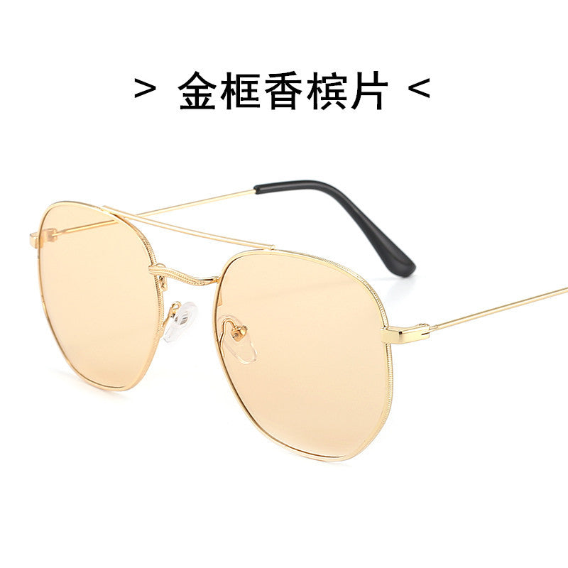 Ladies sunglasses with oval frame and protective gradient lens Bowlift