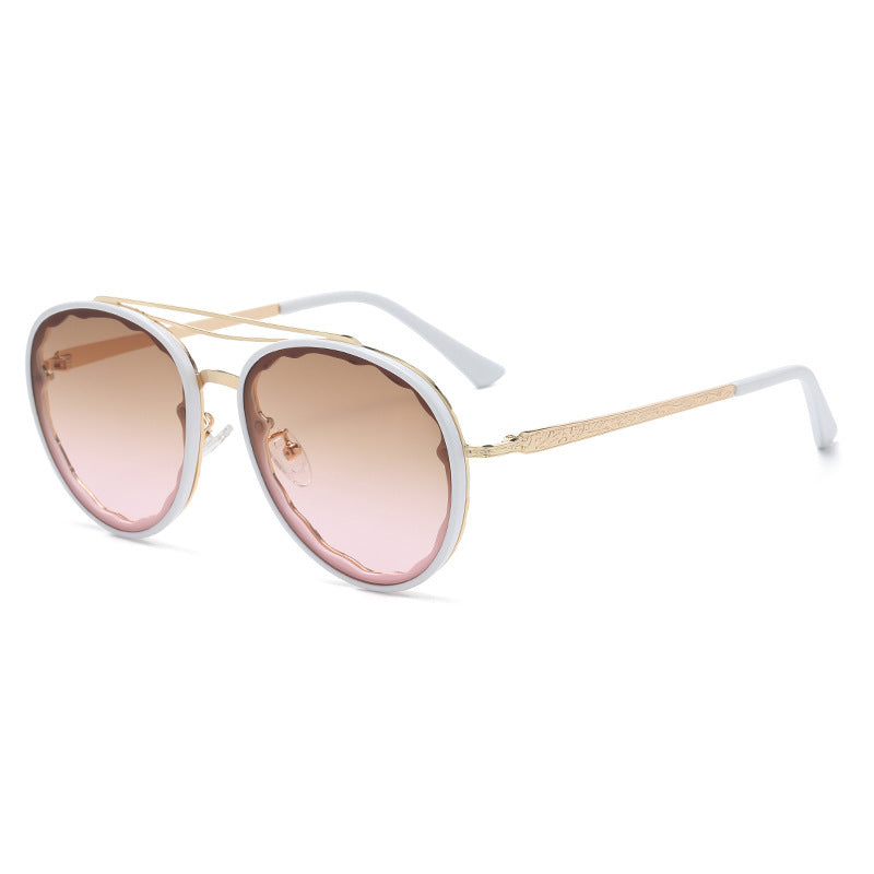 Women's modern styled sunglasses in elegant oversize style Bowlift