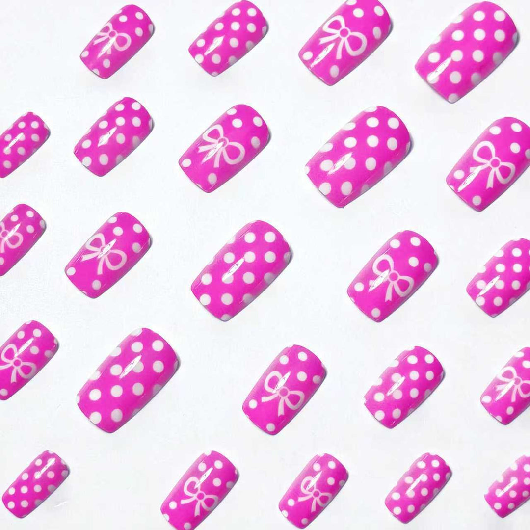 Artificial nails with romantic polka dot pattern and bow Bowlift