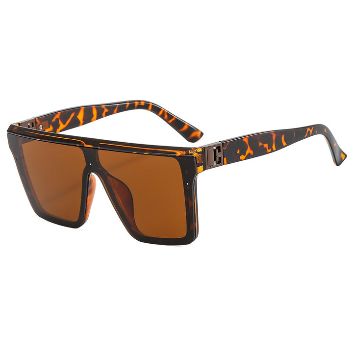 Women oversized sunglasses in trendy style with wide frame construction Bowlift