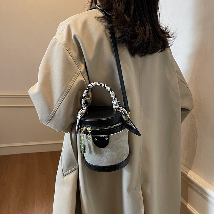 Fashionable Structured Bucket Bag Bowlift