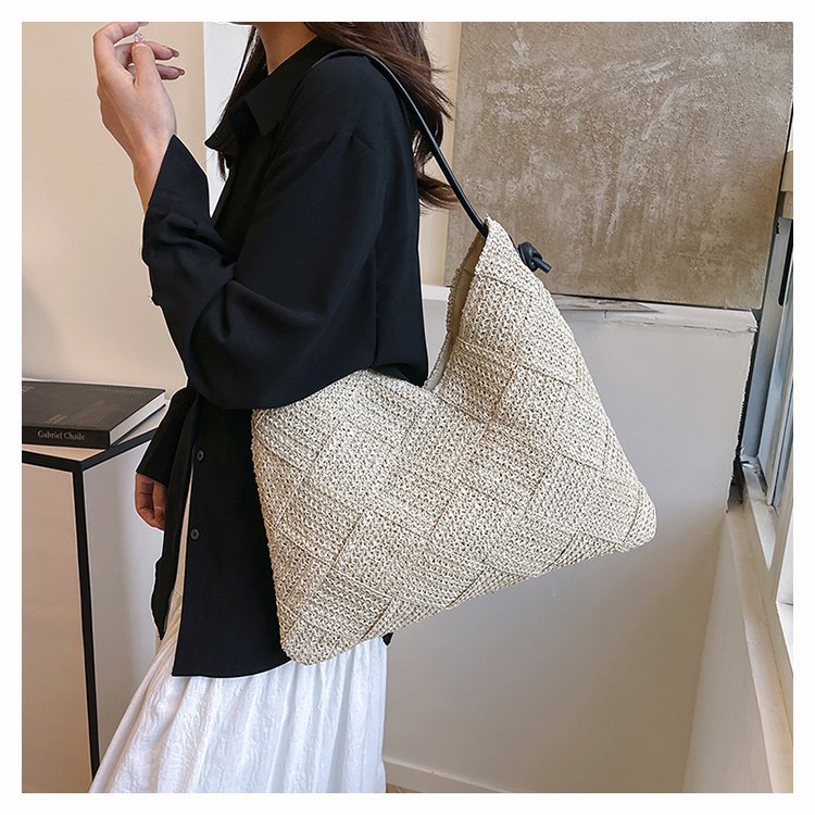 Stylish tote bag with structured pattern Bowlift