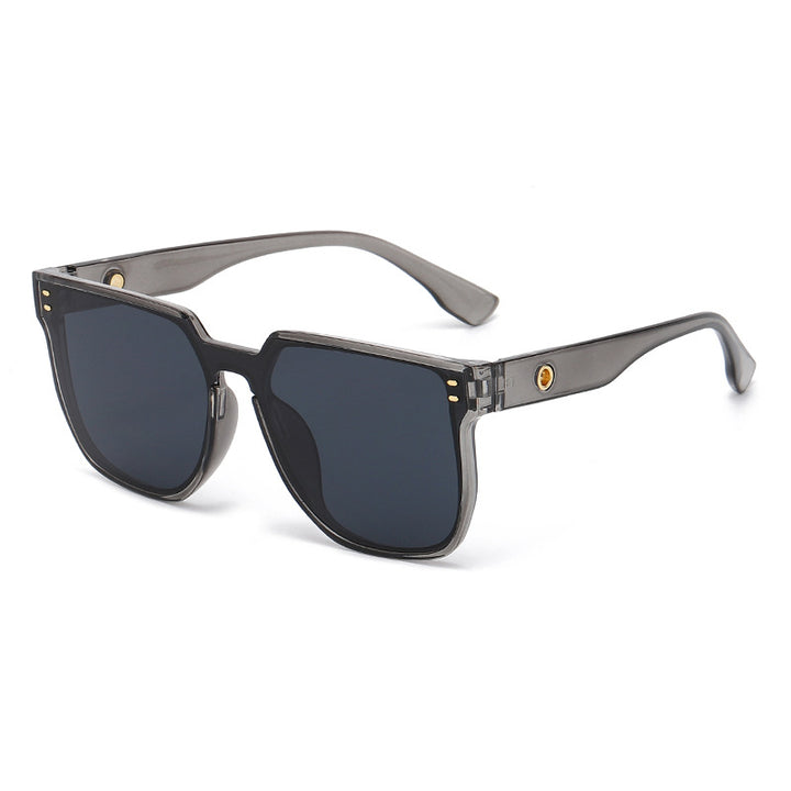 Women Fashionable Oversized Sunglasses with Distinctive Design Bowlift