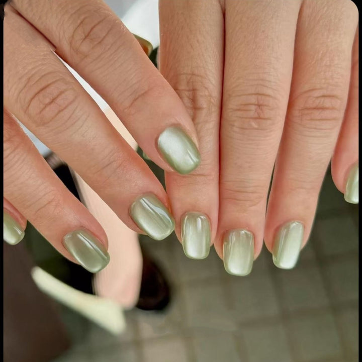 Artificial Nails in Modern, Elegant Design Bowlift