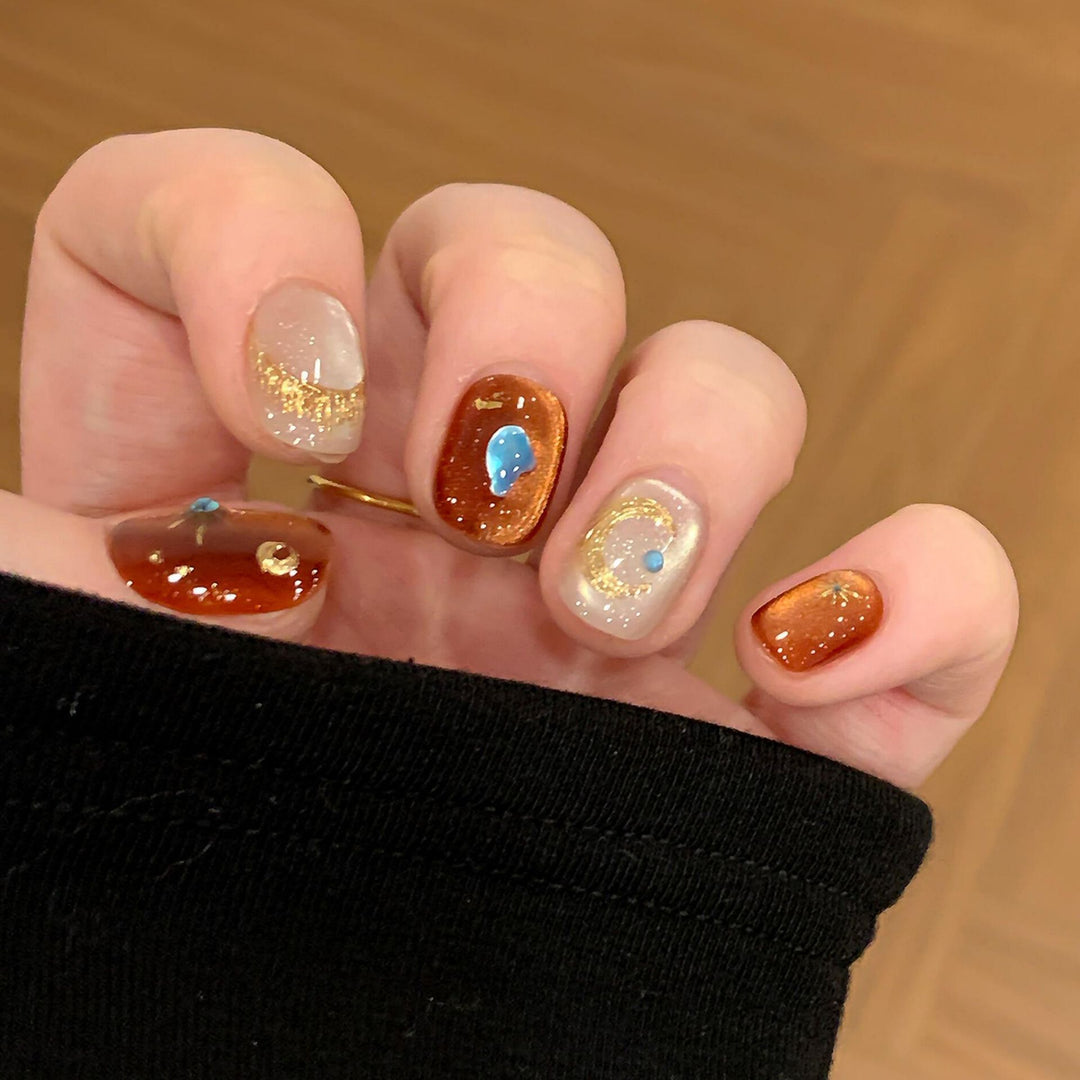 Artificial nails with glamorous metallic effect Bowlift