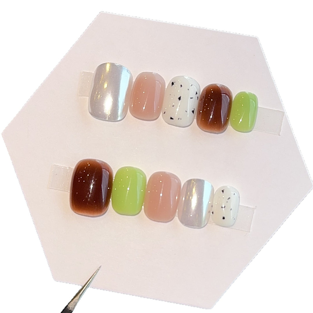 Artificial nails with modern design and varied accents Bowlift