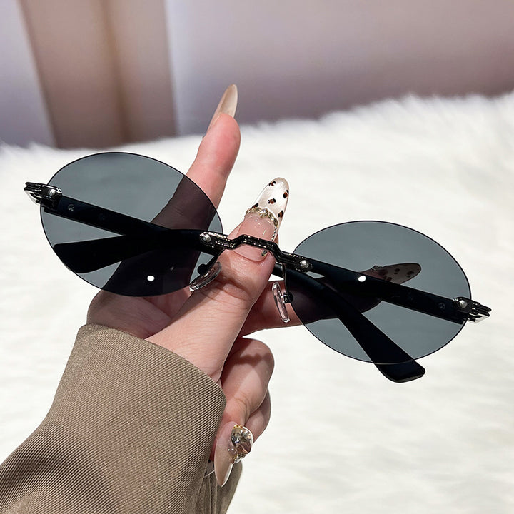 Ladies fashionable and elegant sunglasses with oval design Bowlift