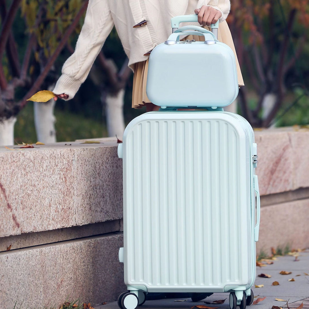 Dual-Compartment Hard-Shell Luggage Set Bowlift