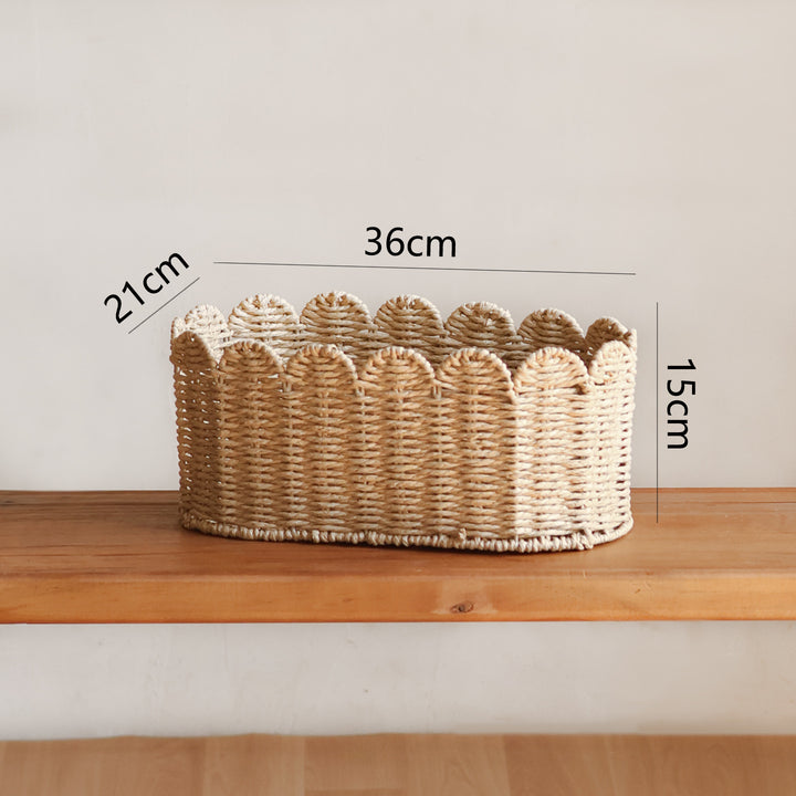 Handcrafted basket with wavy edge Bowlift
