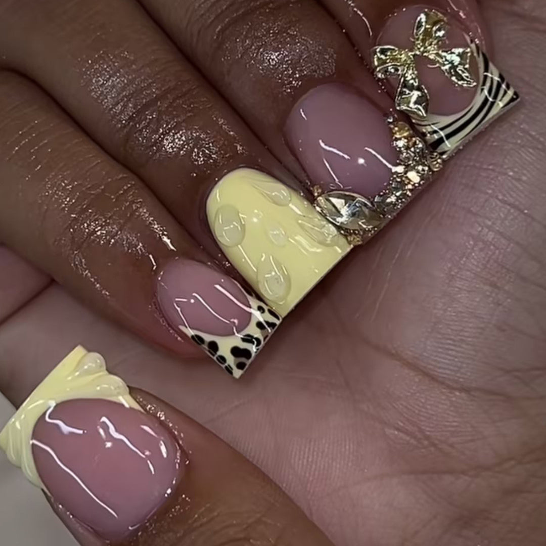 Artistic Press-On Nail Art Set with Decorative Accents Bowlift
