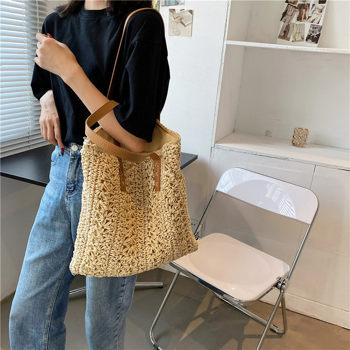 Bag made of woven natural material Bowlift