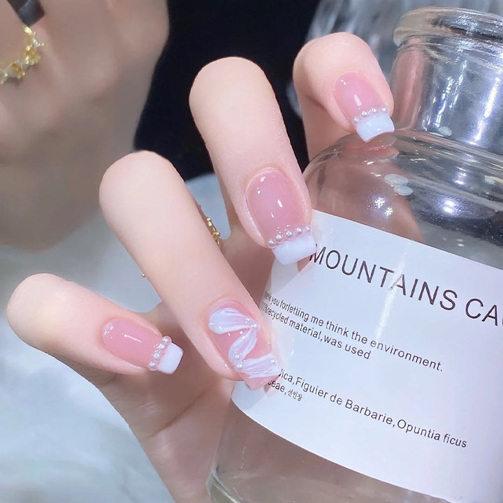 Elegant artificial nail set with stylish wave pattern and pearl accents Bowlift