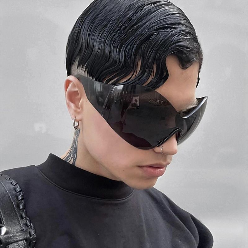 Women's visor-style sunglasses with innovative protection design Bowlift