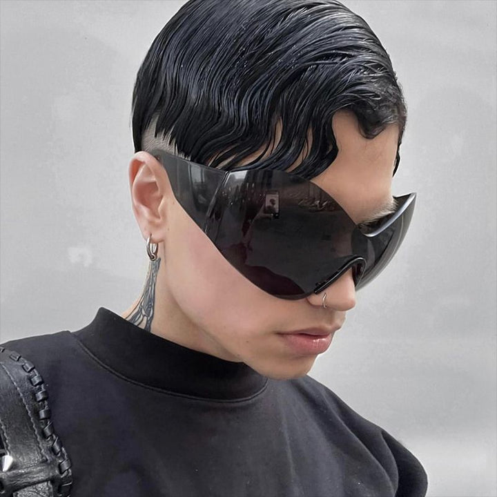 Women's visor-style sunglasses with innovative protection design Bowlift