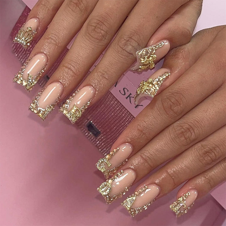 Nail set with elegant rhinestone details Bowlift