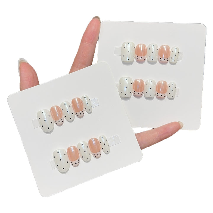 Artificial Nail Tips in Elegant Design Bowlift