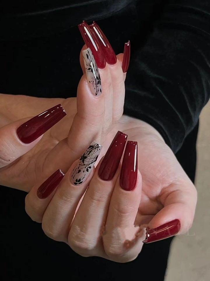 Artificial nails with elegant black and white patterns Bowlift