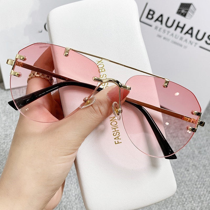 Women modern pilot sunglasses with gradient lenses and slim metal frame Bowlift