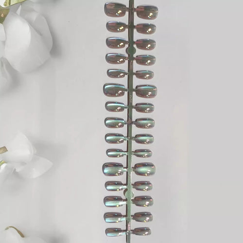 Iridescent Press-On Nail Art Set Bowlift