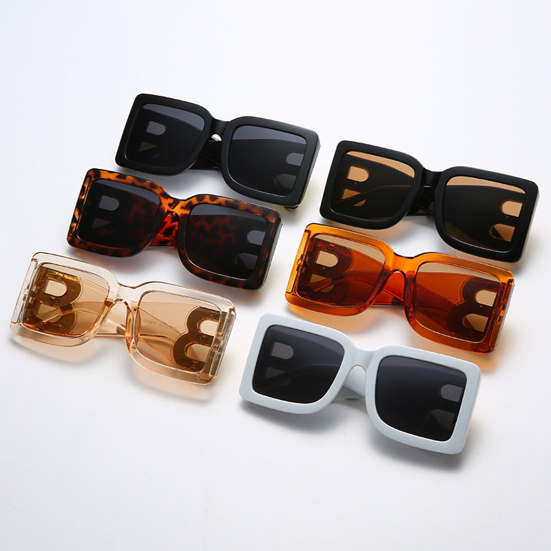 Women Oversized Sunglasses with Decorative Frame Bowlift