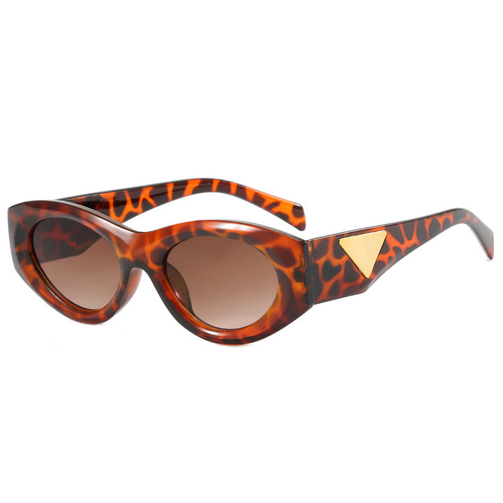 Women's sunglasses in modern retro style Bowlift