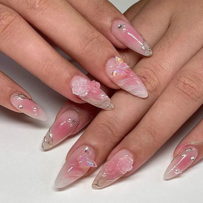 Elegant Artificial Nail Tips with Gold Accents Bowlift