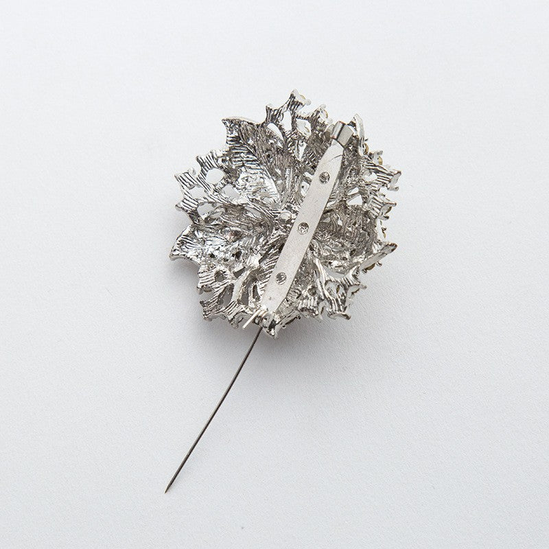 Glamorous brooch with crystals Bowlift