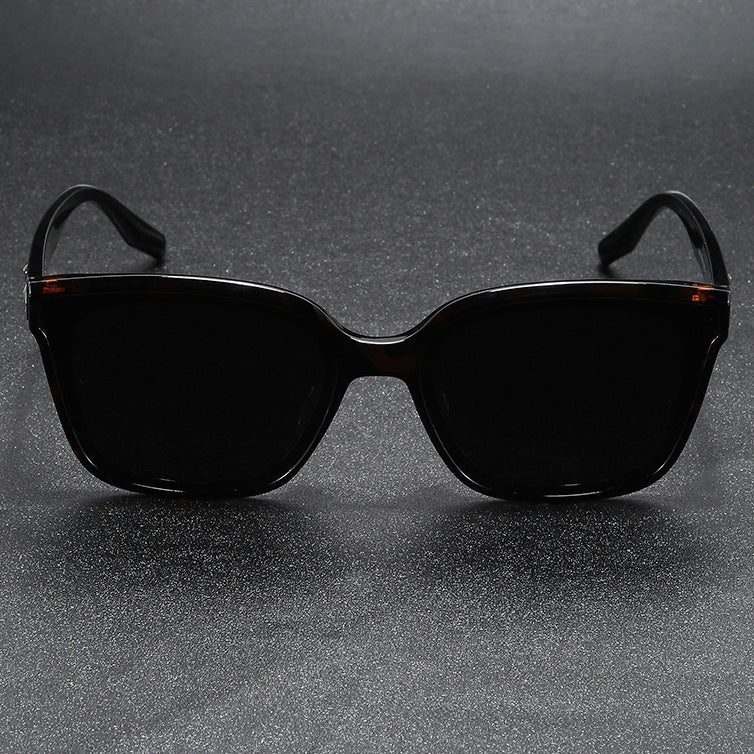 Ladies fashionable sunglasses in square design with high-quality UV protection Bowlift