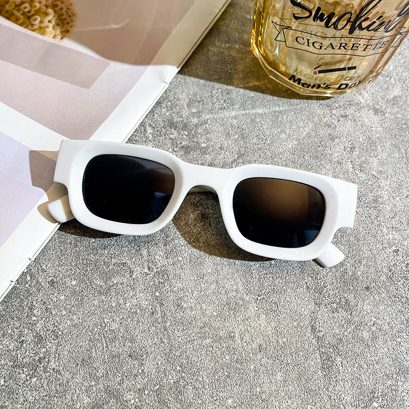 Ladies fashionable sunglasses with a striking design Bowlift