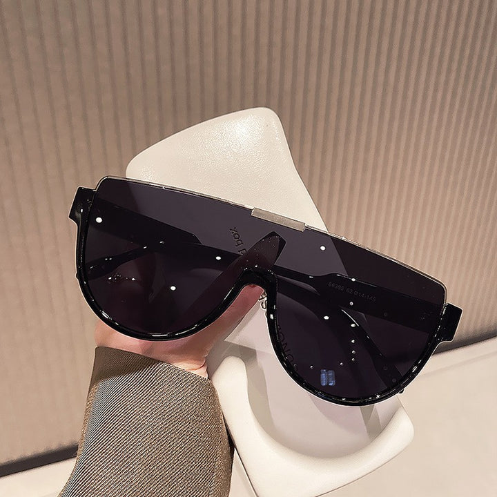 Women's Sporty Protective Goggles with Futuristic Design Bowlift