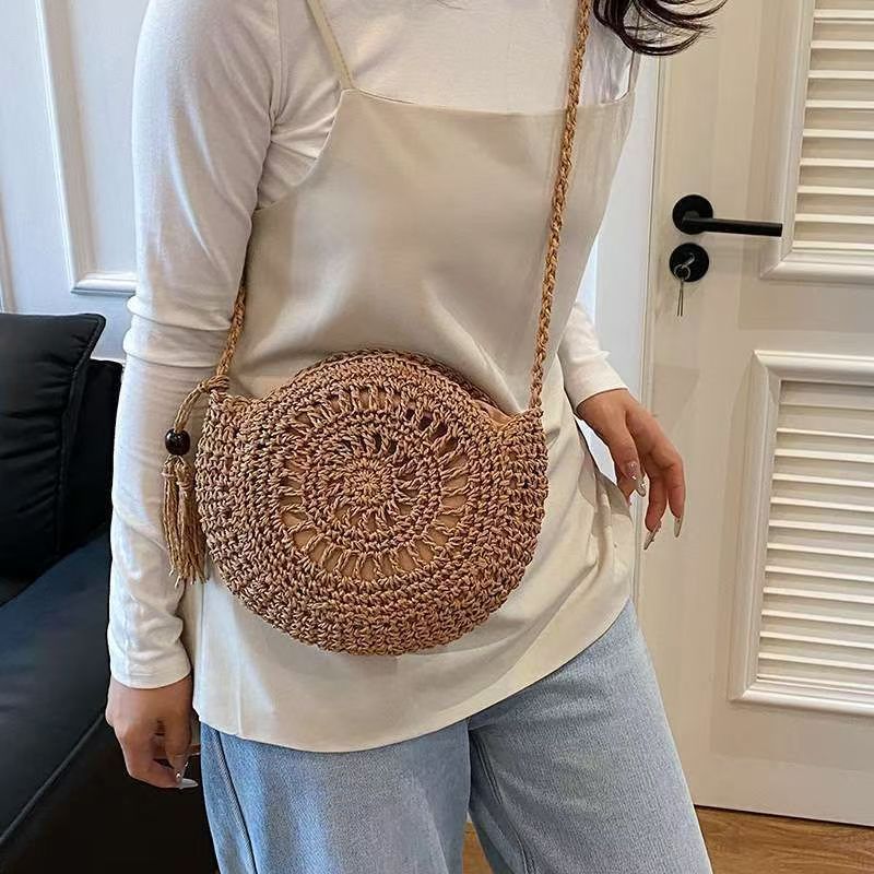 Hand-knotted round shoulder bag made of natural materials Bowlift